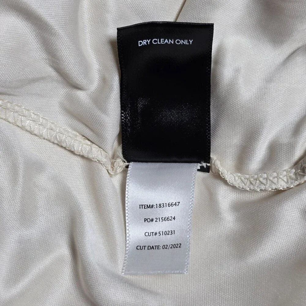 Torrid Ivory Boho Peasant Blouse With Textured Polka Dots & Lace (EUC)‎